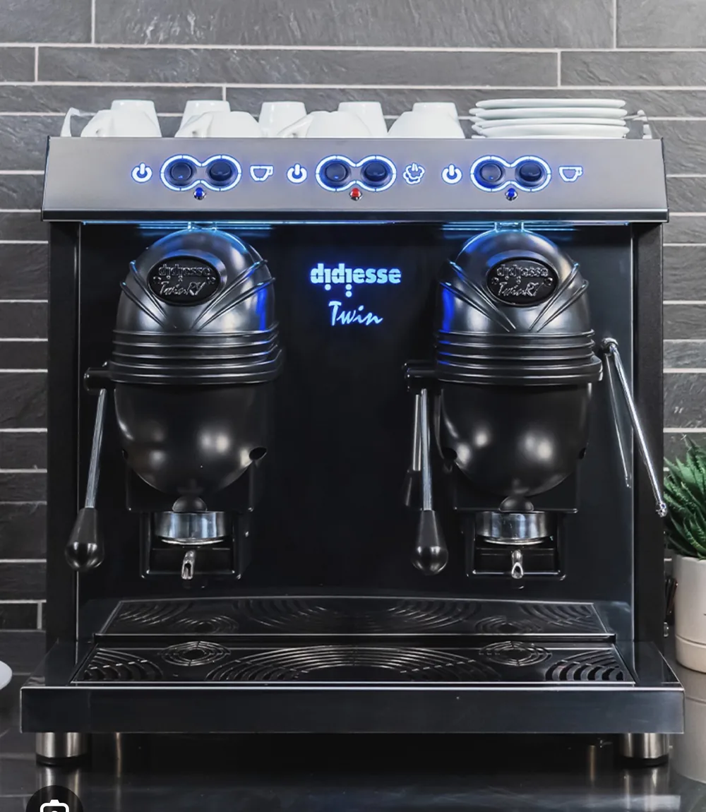 Macchina da caffè professionale didiesse Twin a 2 gruppi, nera opaca, con indicatori LED blu e scaldatazze
